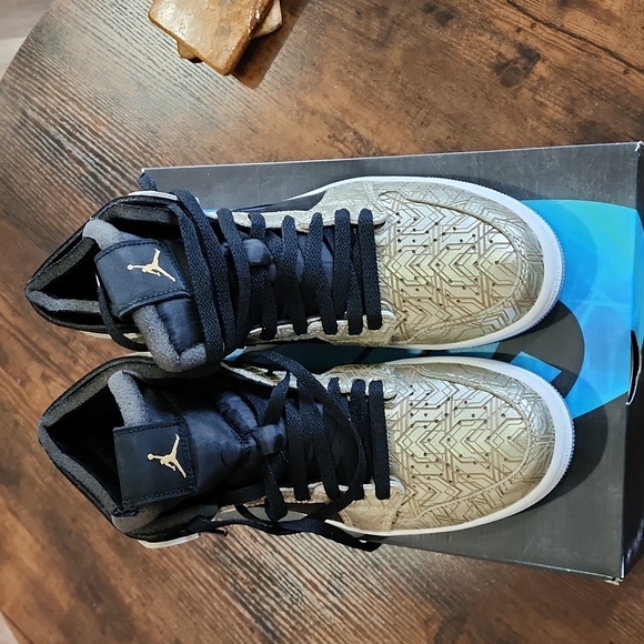 Jordan Other - AIR Jordan 1 Zoom Air Craft High "Gold Laser"